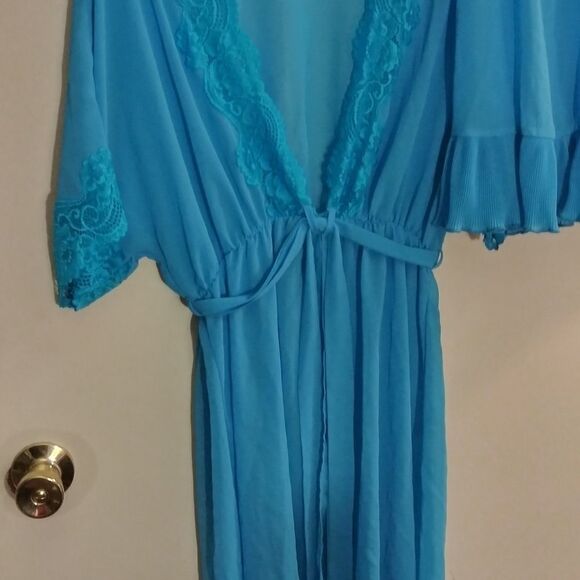 Beautiful Blue 2-piece Lingerie Set, in New Condition Beautiful & Sexy!😉❤️ - Picture 3 of 7